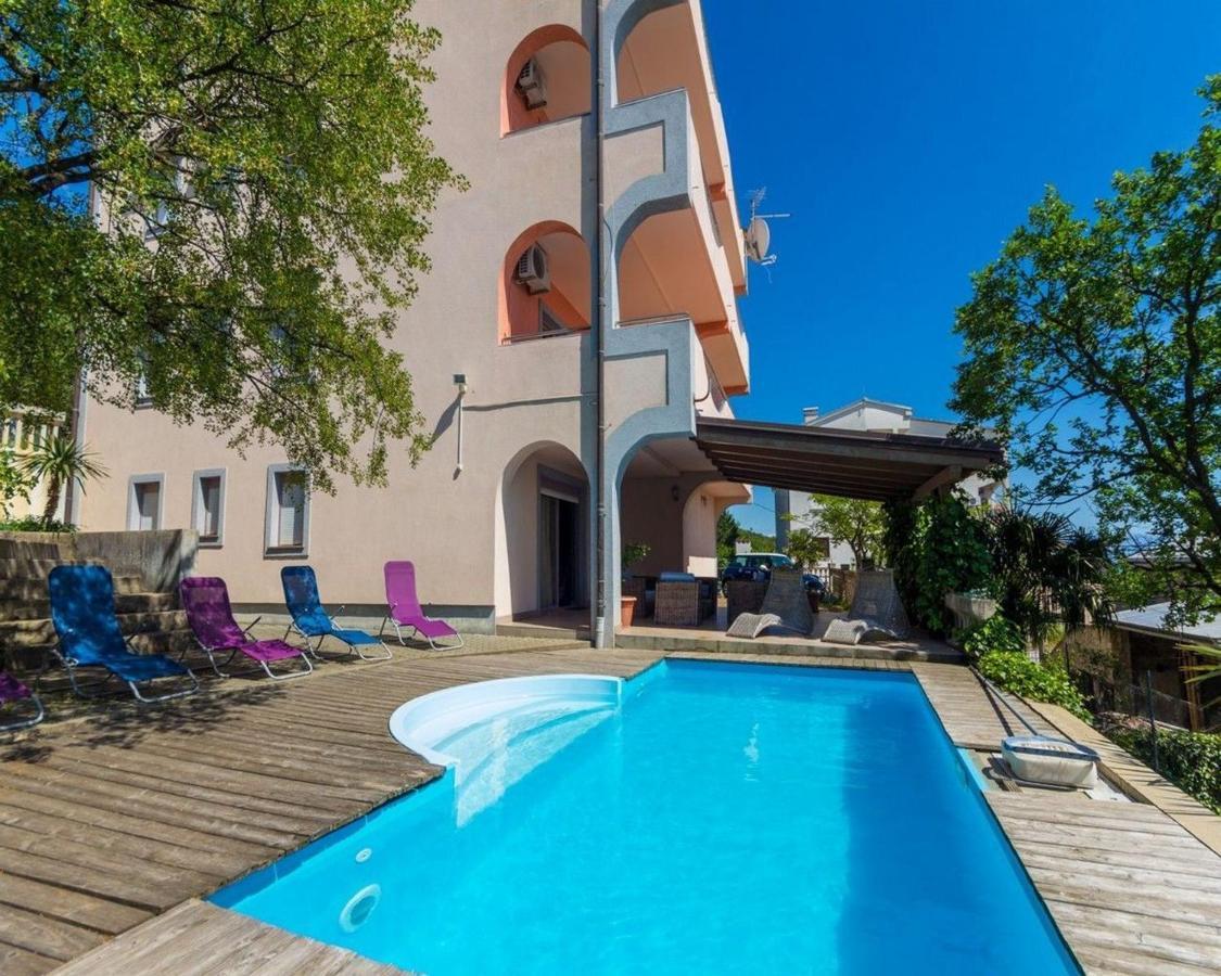 דראמליי Apartments Djusi מראה חיצוני תמונה