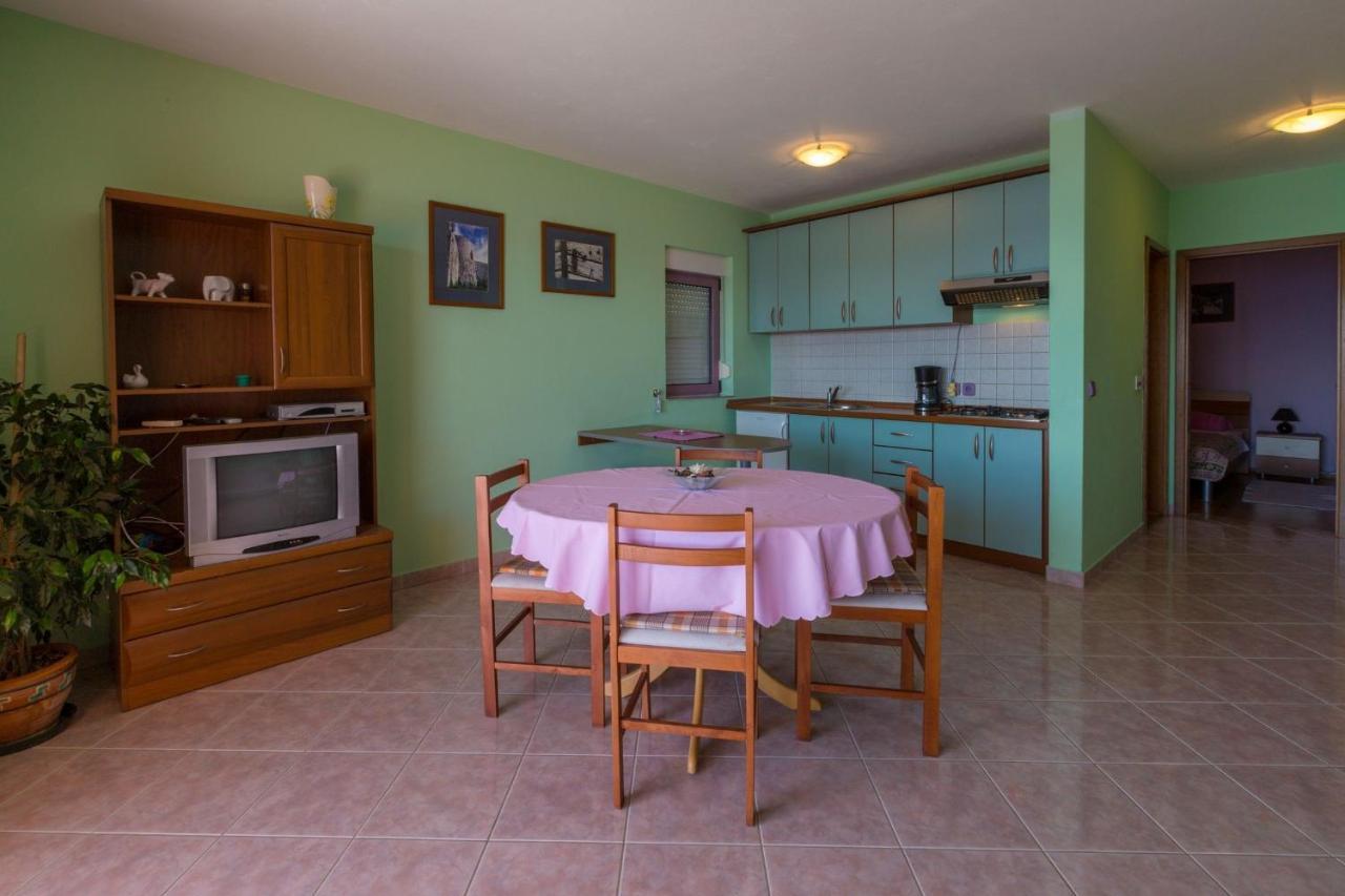 דראמליי Apartments Djusi מראה חיצוני תמונה