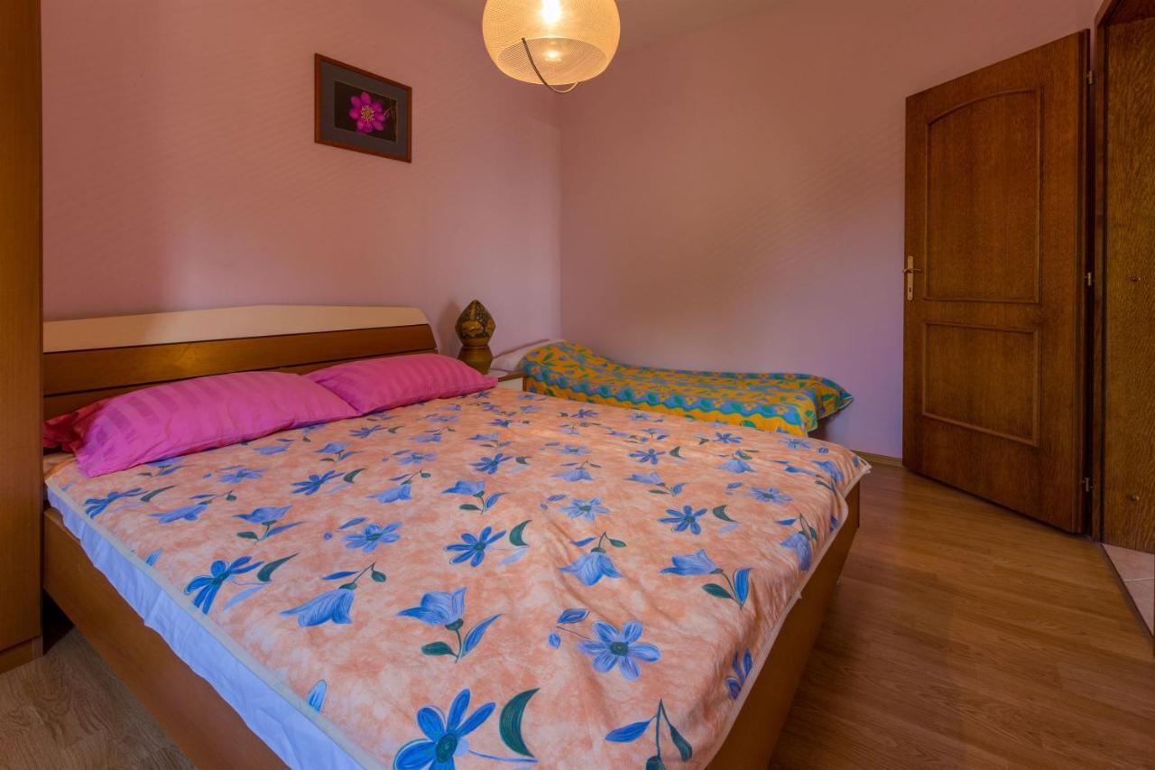 דראמליי Apartments Djusi מראה חיצוני תמונה