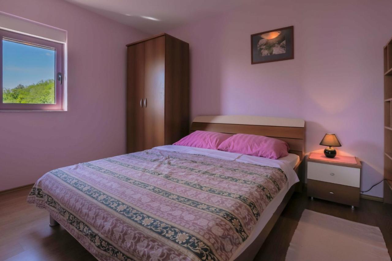 דראמליי Apartments Djusi מראה חיצוני תמונה