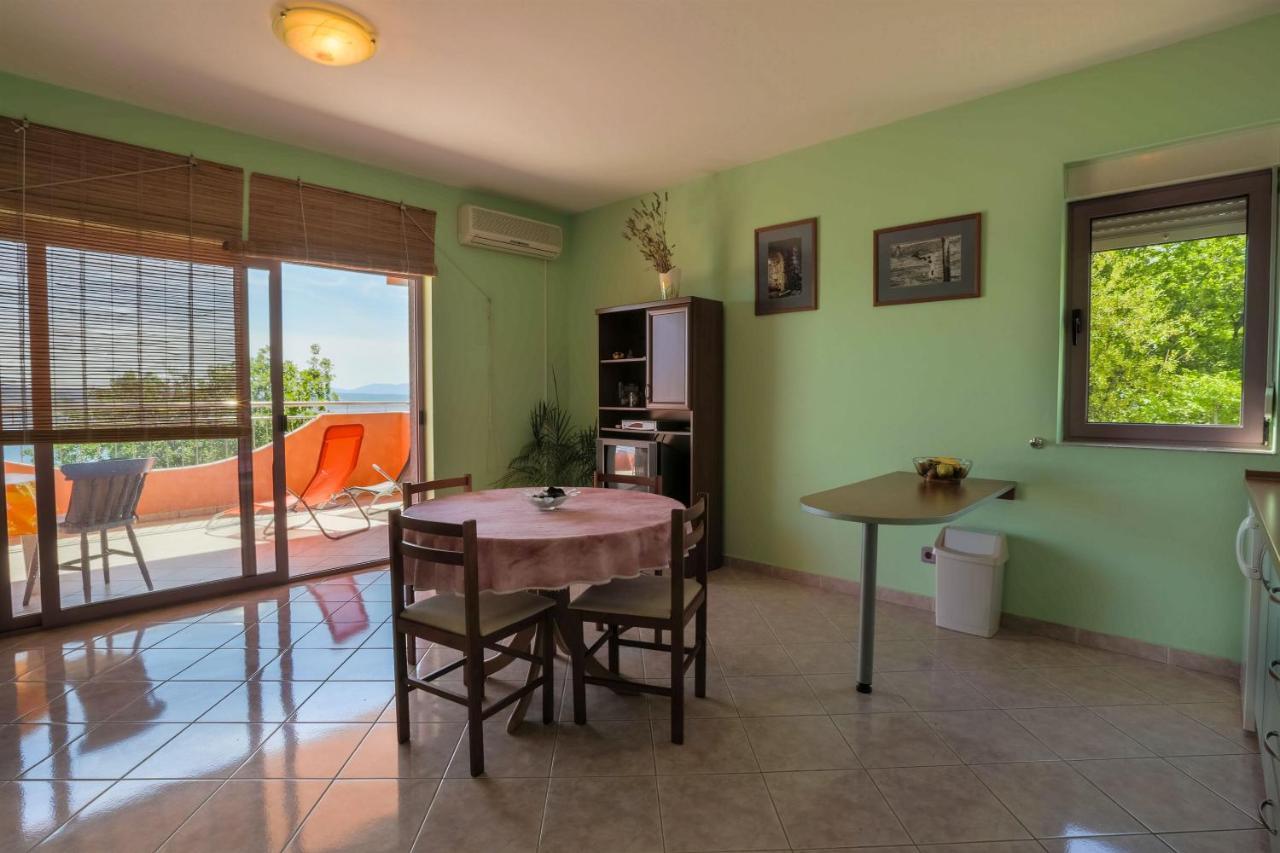 דראמליי Apartments Djusi מראה חיצוני תמונה