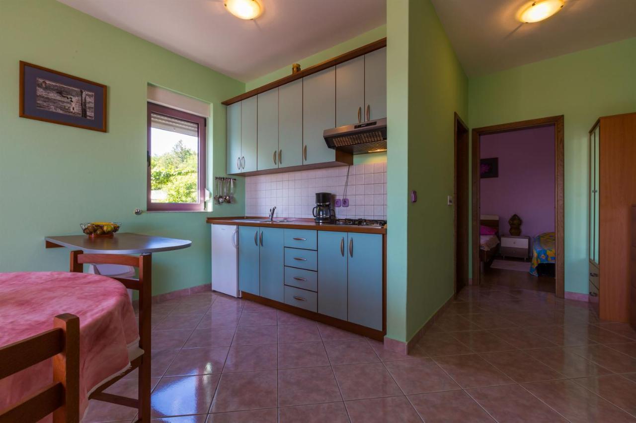 דראמליי Apartments Djusi מראה חיצוני תמונה