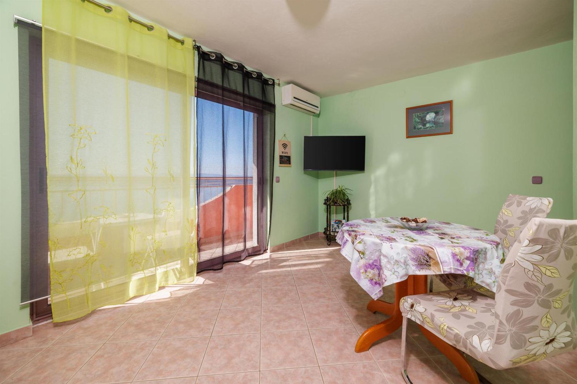דראמליי Apartments Djusi מראה חיצוני תמונה