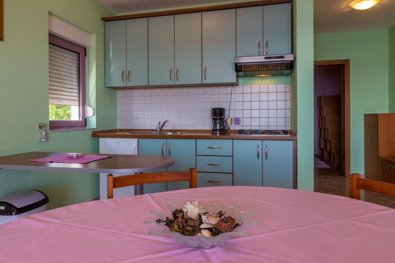 דראמליי Apartments Djusi מראה חיצוני תמונה