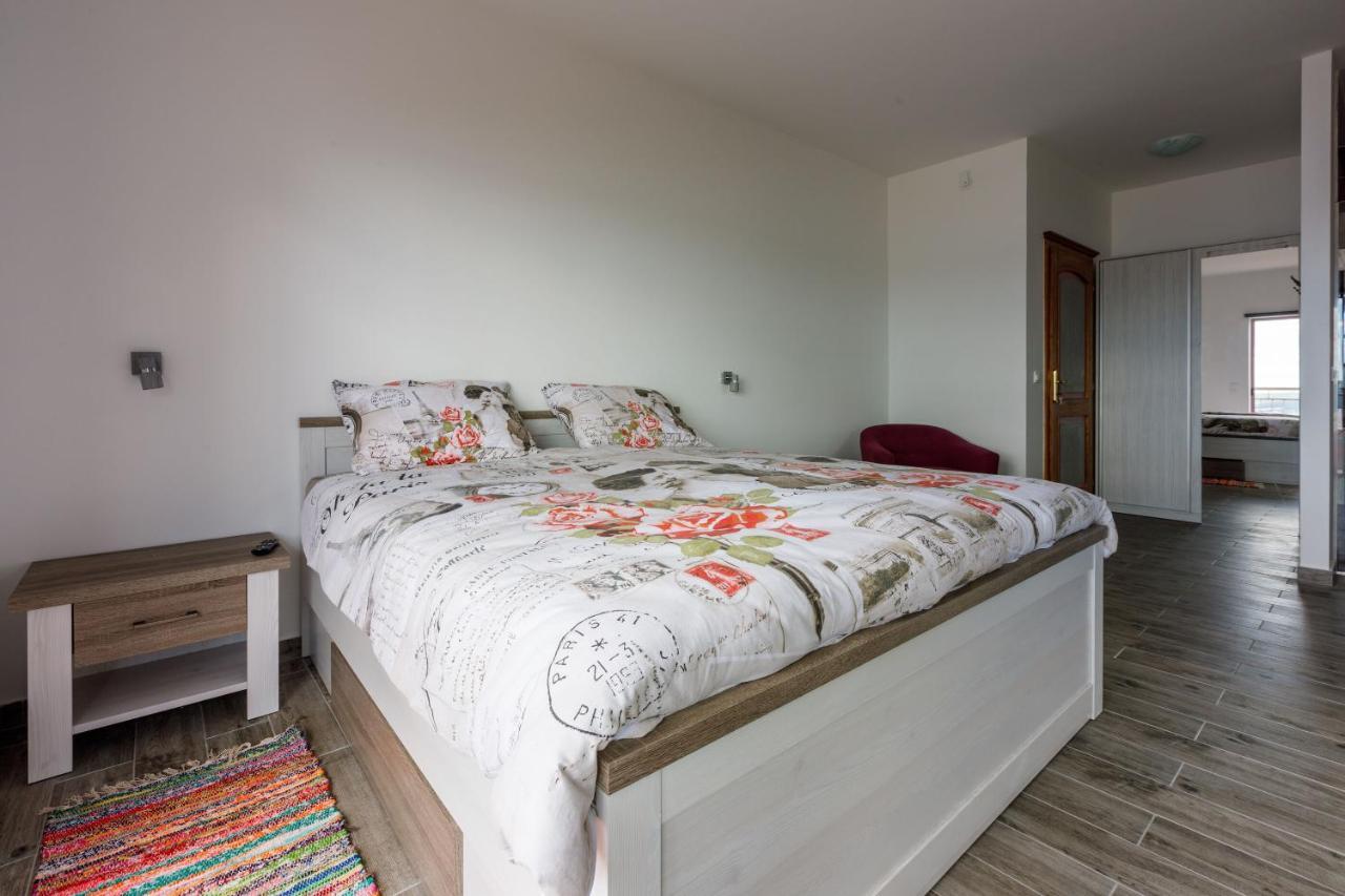 דראמליי Apartments Djusi מראה חיצוני תמונה